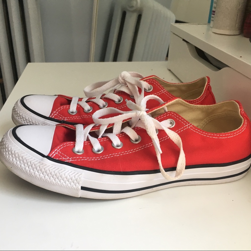 Red converse - Picture 4 of 5
